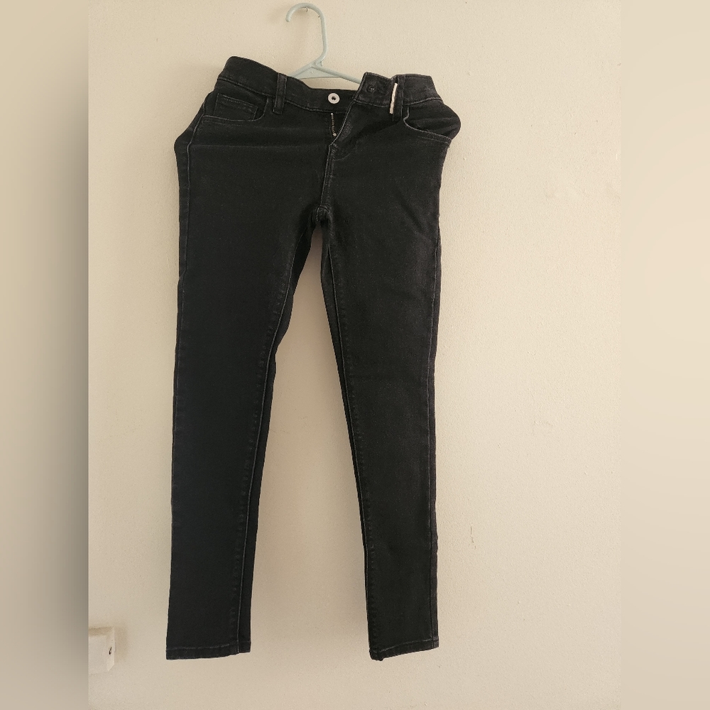 Black Skinny-Cut Jeans